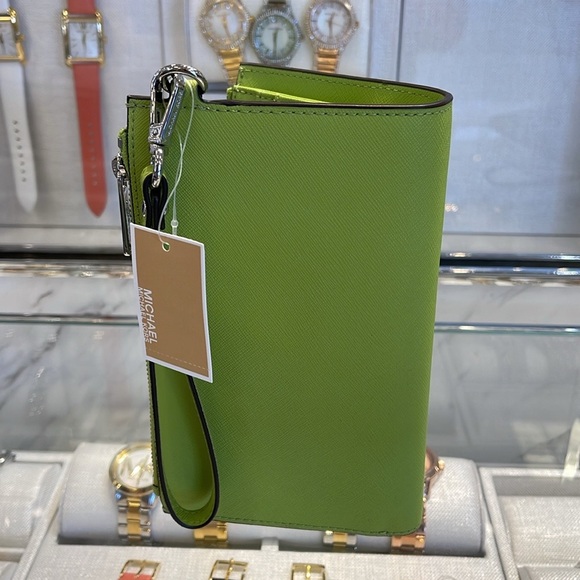 MICHAEL KORS LG DOUBLE ZIP WRISTLET Wallet Phone Case Holder
Lime
NWT - Picture 7 of 16